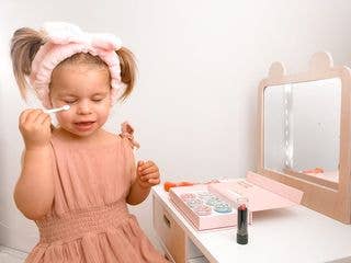 Oh Flossy Deluxe Makeup Set: Soft Pink with Sparkles